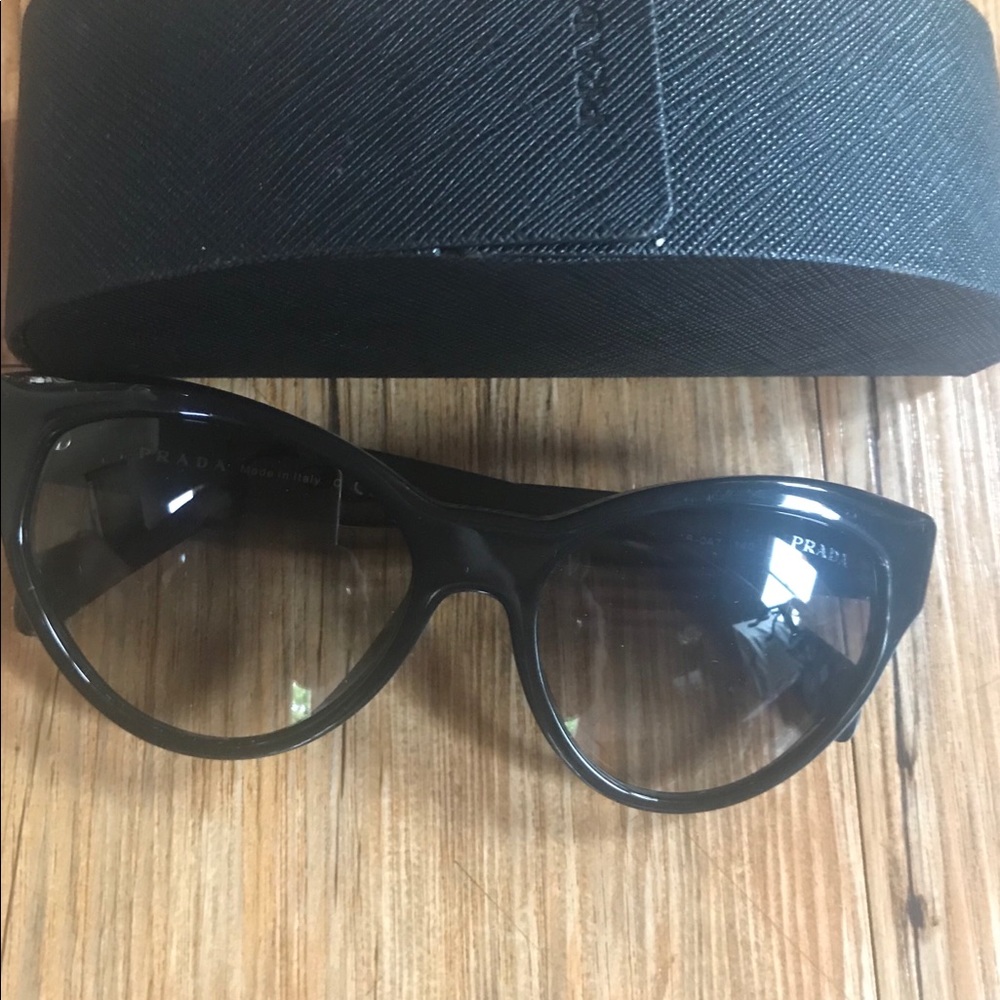 Prada cat eye sunglasses 🕶